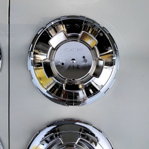 Set of 6 OEM 09 - 14 Chevrolet Tahoe Silverado Suburban Center Cap P/N 19433403 - Picture 12 of 16